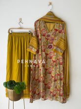 Floral Print Suit with Lace-391