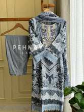 Signature Lawn Suit - Pehnava Lawns