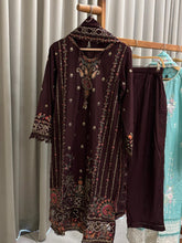 Luxurious Trendy Pure lawn Suit-0924