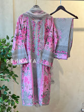Luxurious trendy pure lawn