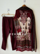 Pretty Lace Detailed Maroon Suit