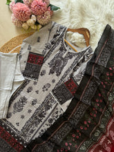 Cotton Pakistani Suit Featuring Laces and Pockets-5