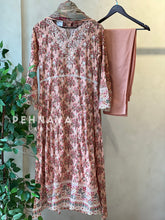 Luxurious trendy pure lawn