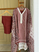 Lace Detailed Pakistani Suit-6