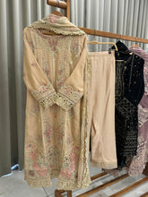 Luxurious Sadabahar Suit-3568