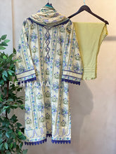 Luxurious trendy pure lawn