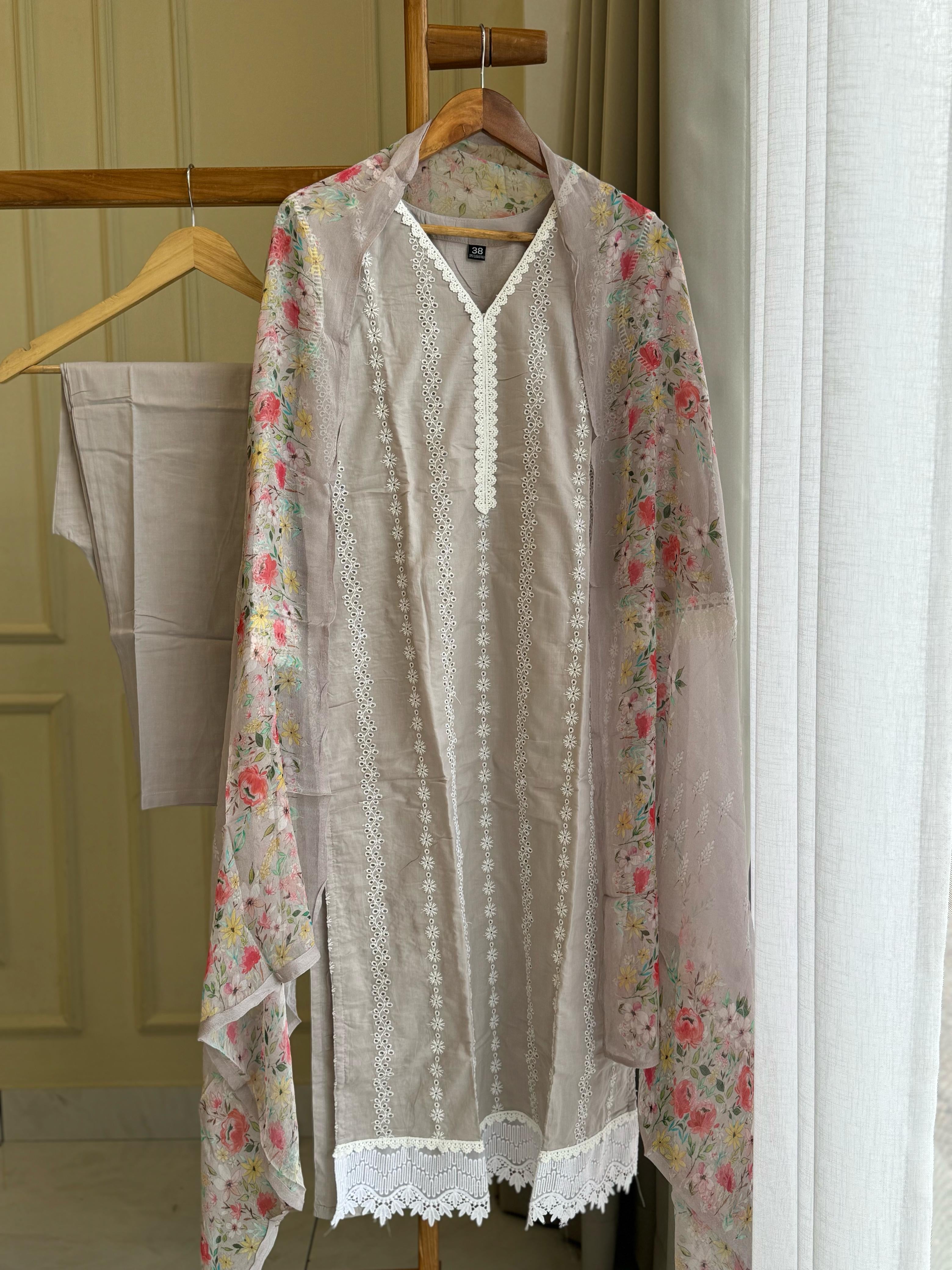 Lace Detailed Pakistani Suit-8 Pehnava Lawns Lace Detailed Pakistani Suit-8 Pehnava Lawns