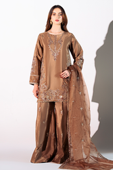 Manahil Lakhani Marilyn Festive suit