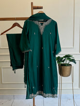 Silk hand detailed suit with organza scalloped dupatta -green8671