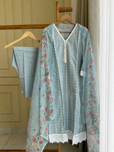 Lace Detailed Pakistani Suit-9