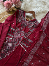 Cotton Pakistani Suit Featuring Laces and Pockets-3