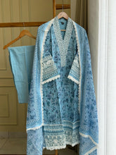 Lace Detailed Pakistani Suit-4