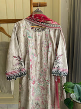 Floral Embroidered Pakistani Suit-4
