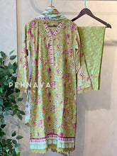 Luxurious trendy pure lawn
