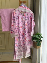 Signature Lawn Suit Featuring Lace Detailings-6