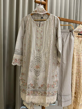 Luxurious Trendy Pure lawn Suit-0927