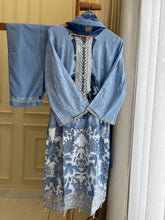 Blue&White Embellished Floral Suit