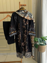 Floral Embroidered Pakistani Suit-8