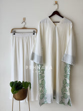 Floral Border Linen Set B225