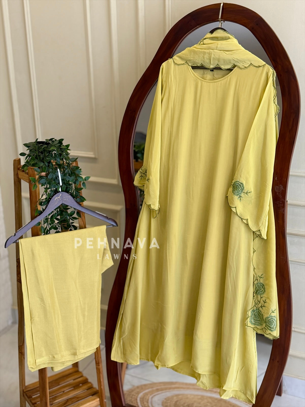 Floral Embroidered Suit-4682