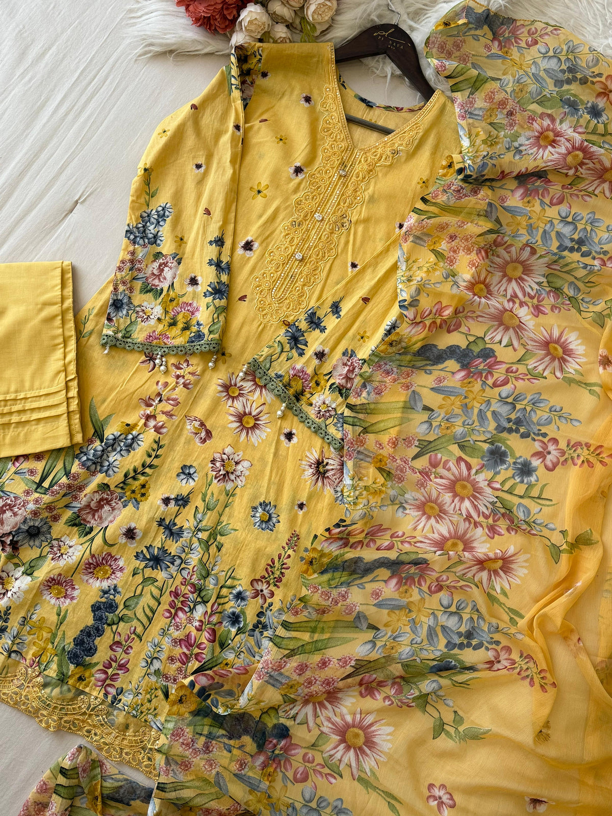 Cotton casual suit with pure chiffon dupatta 1353B - Pehnava Lawns