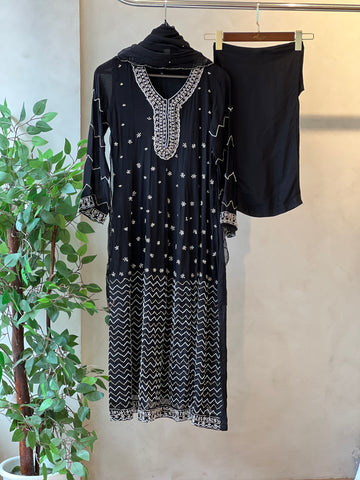 Scalloped Handwork Suit Set