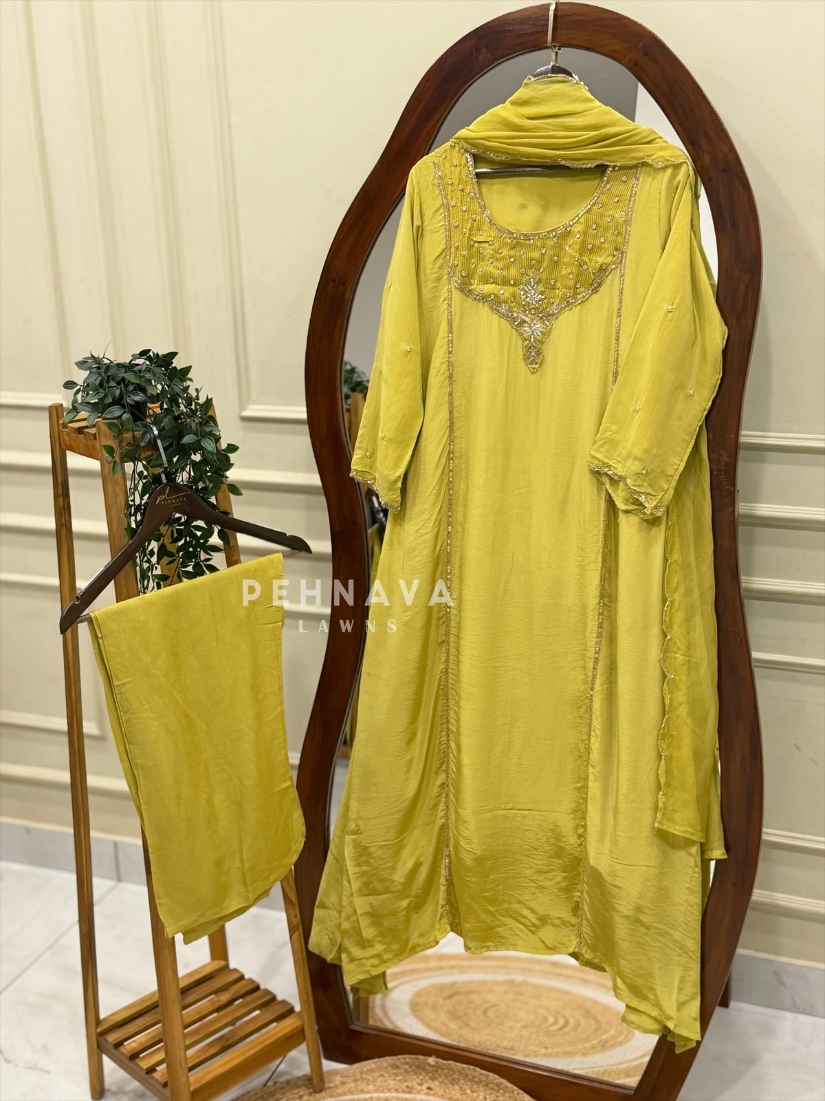 Handworked Tissue Yoke Detailed Ensemble