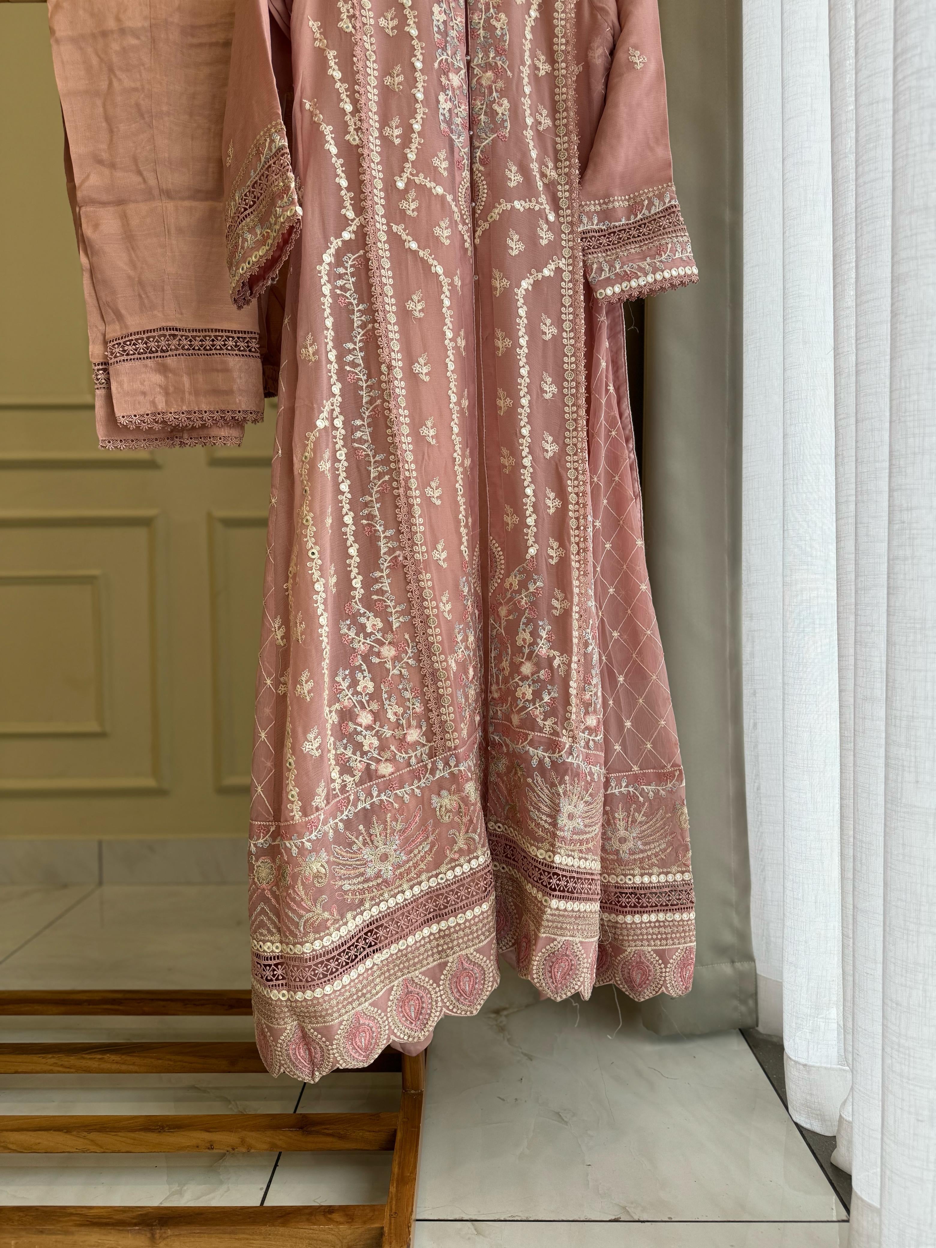 Agha Noor’s Chiffon Gown-2