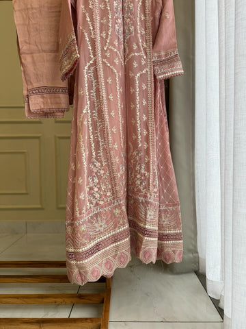 Agha Noor’s Chiffon Gown-2