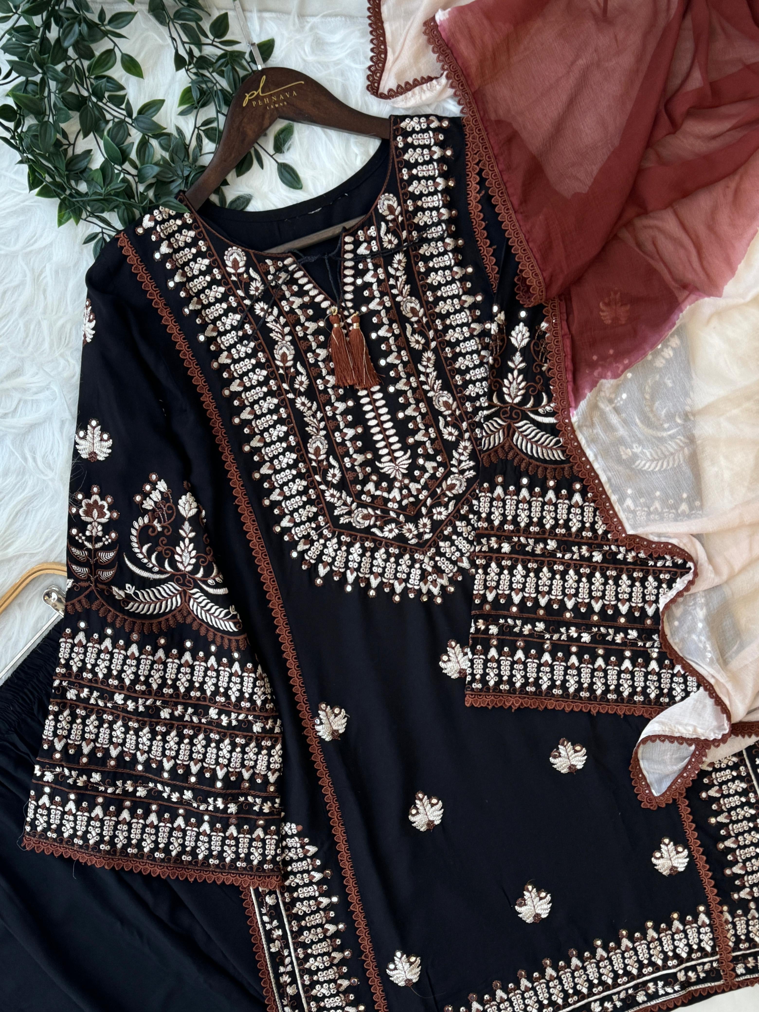 Trendy Black & White Farshi Salwar