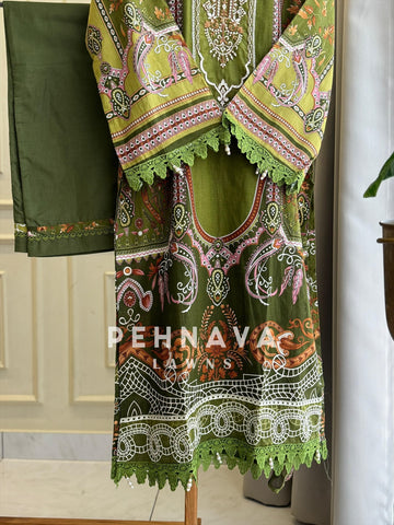 Classic Pakistani Lawn Suit - Pehnava Lawns