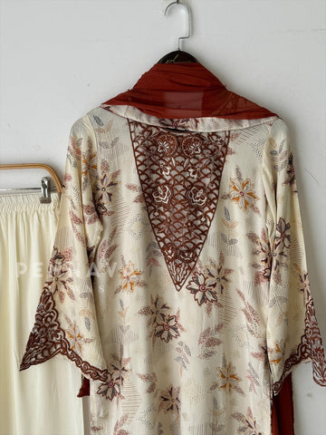 New Floral Embroidery Kurtha Set-143