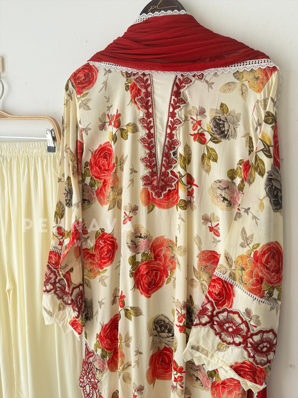 New Floral Embroidery Kurtha Suit-143 - Pehnava Lawns