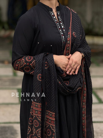 Border Printed Cotton Suit Set-19700 - Pehnava Lawns