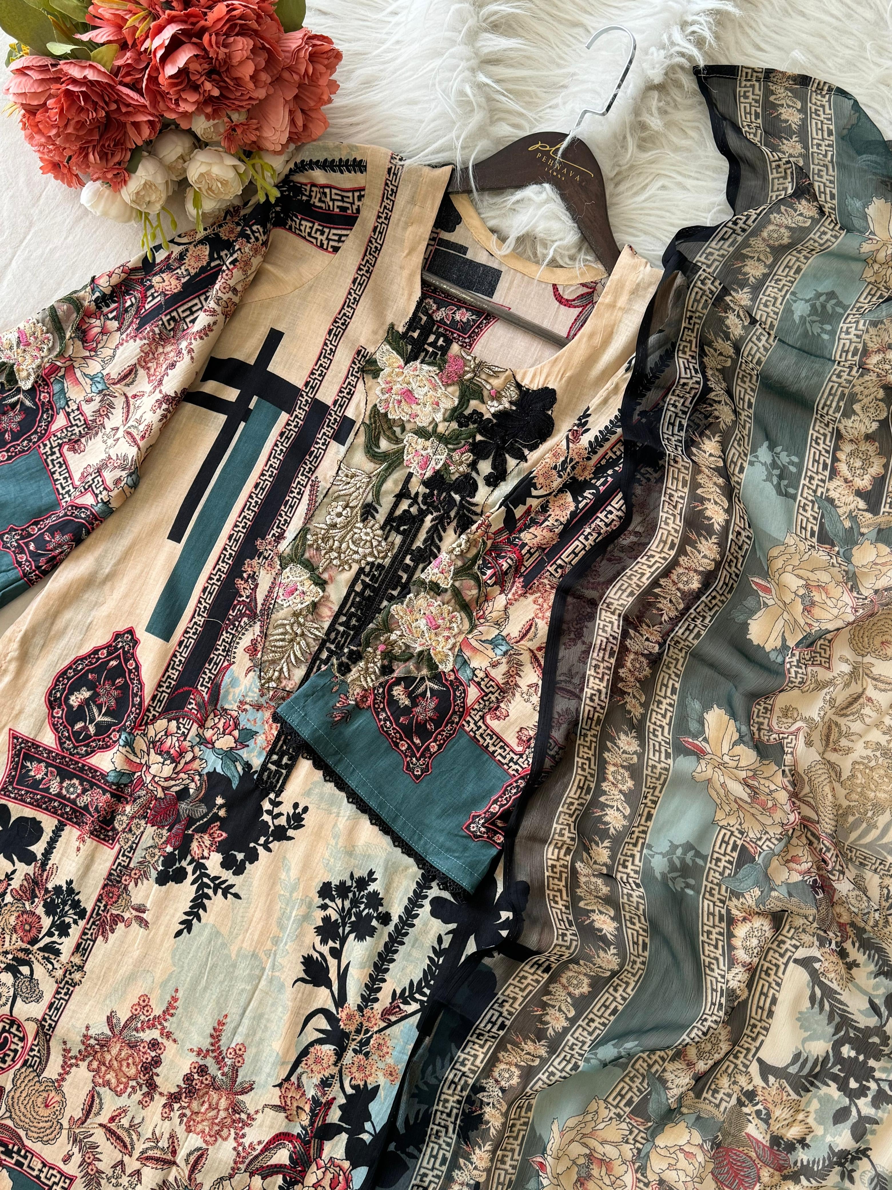 Solitaire printed offwhite suit 2172 - Pehnava Lawns