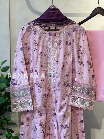 Luxurious trendy pure lawn
