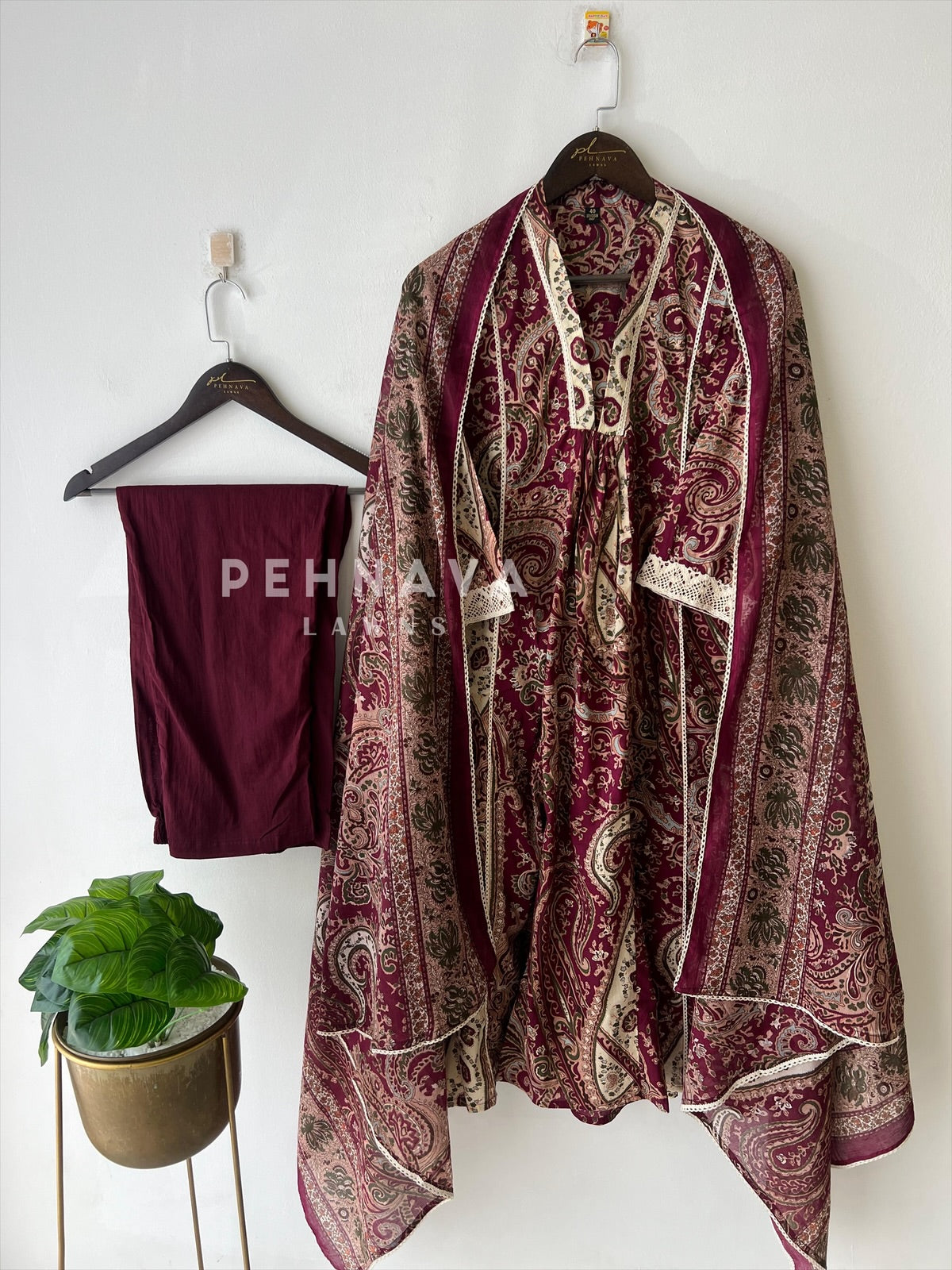 V-Neck Paisley Pattern Suit-4014