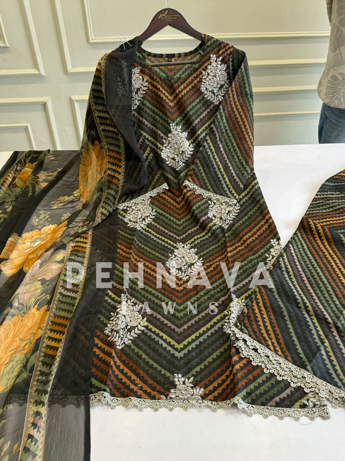 Chevron Lawn Suit with Printed Dupatta-Chiffon/Cotton