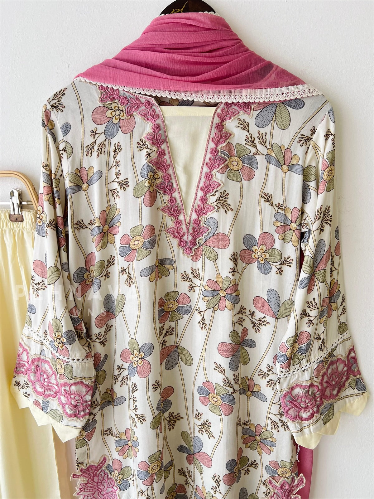 New Floral Embroidery Kurtha Suit