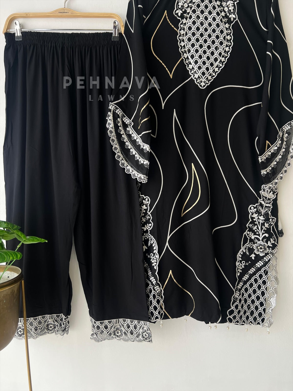 New Floral Embroidery Kurtha Suit-247 - Pehnava Lawns