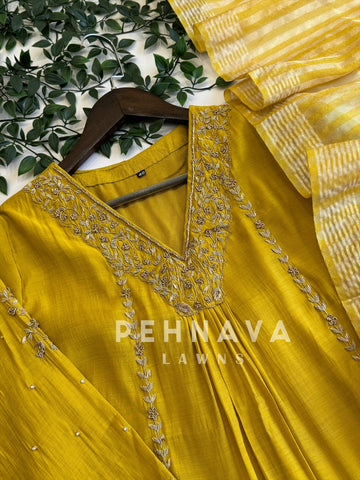 Timeless Ethnic Suit - Pehnava Lawns