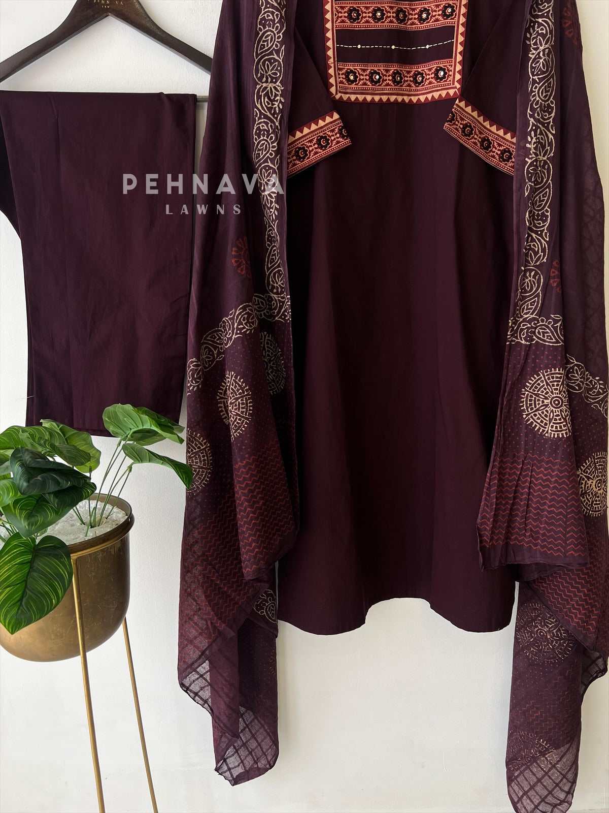 Classic Print Cotton Suit-15767 - Pehnava Lawns