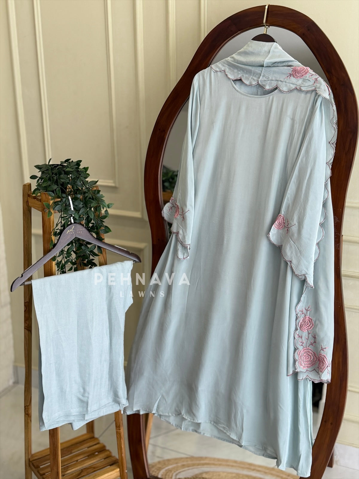 Floral Embroidered Suit-4682
