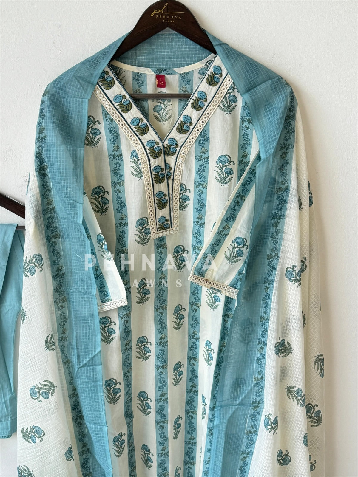 Floral Pattern Cotton Suit-4005 - Pehnava Lawns