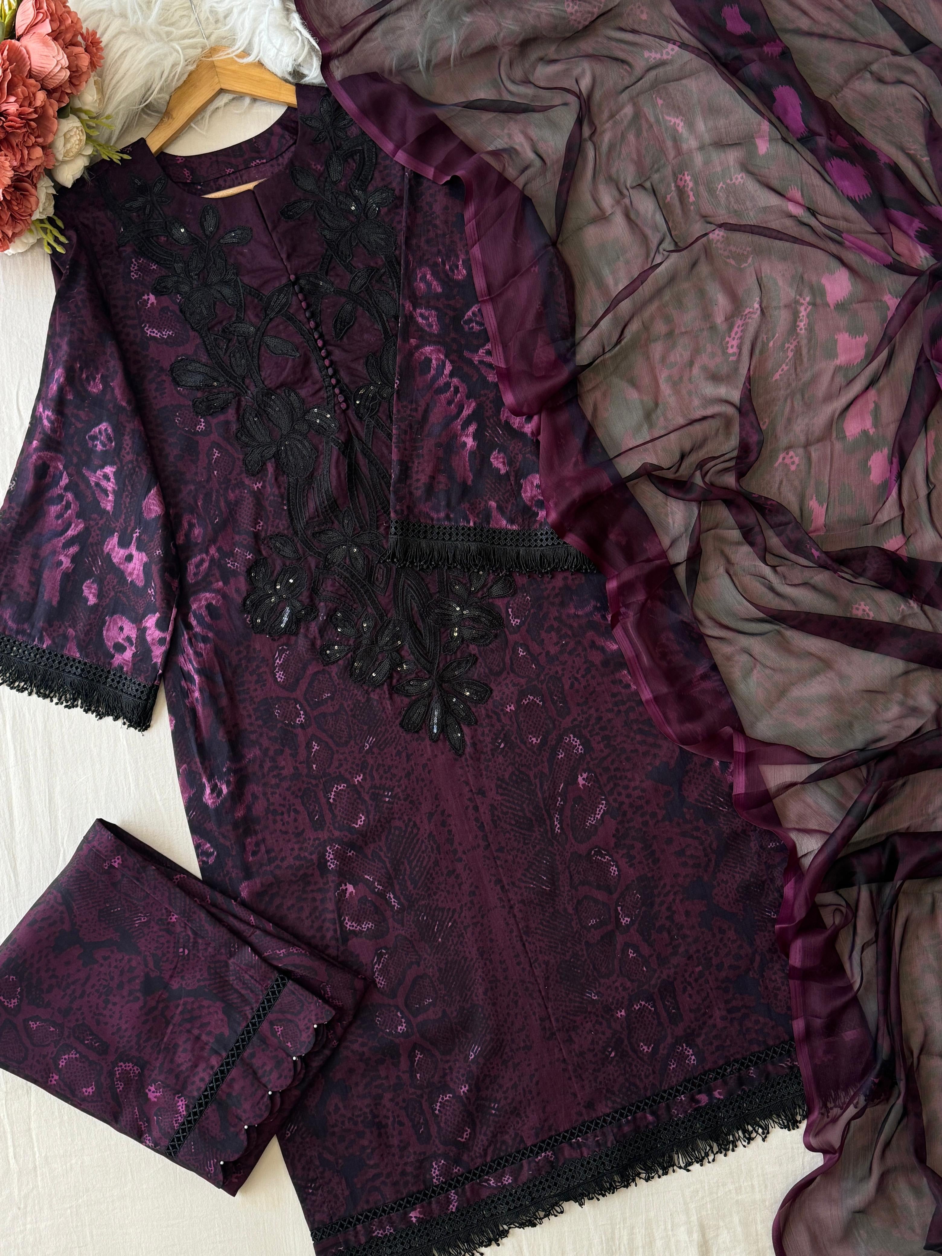 Regal Vine Embroidered Kurta Set 1401 - Pehnava Lawns