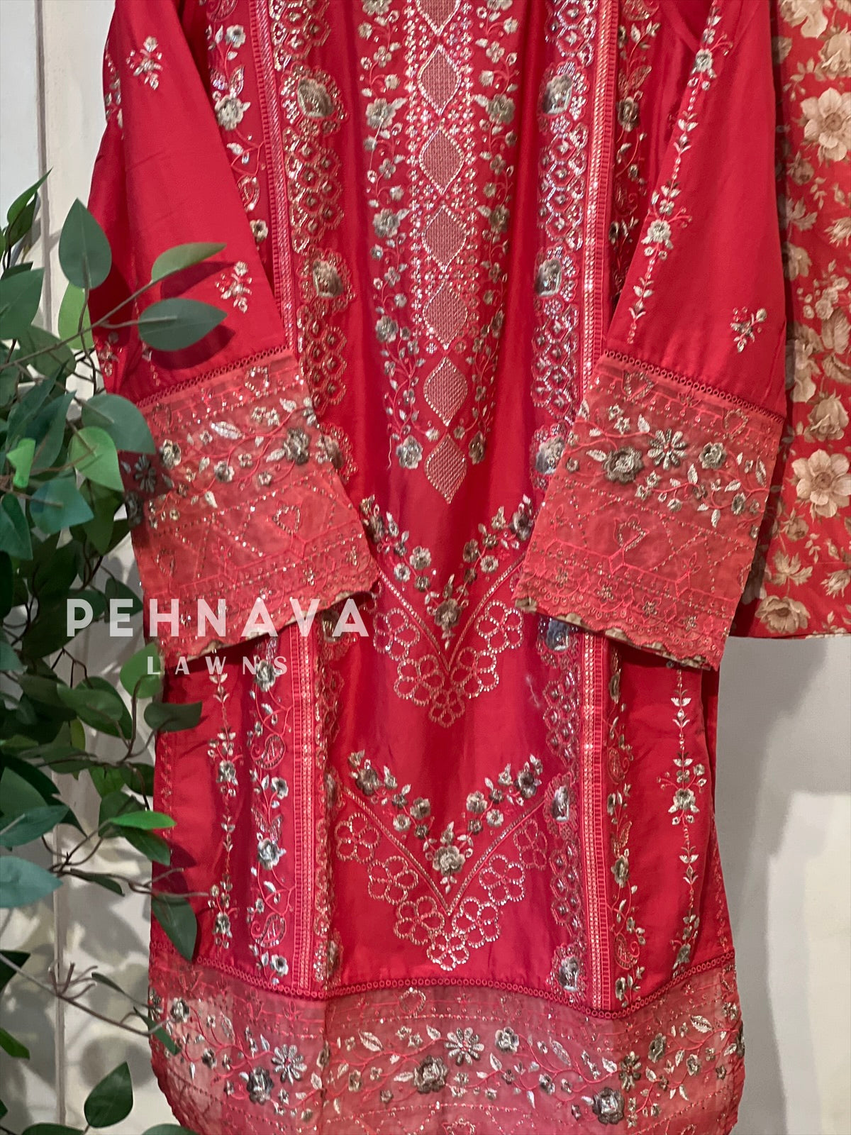 Luxurious trendy pure lawn