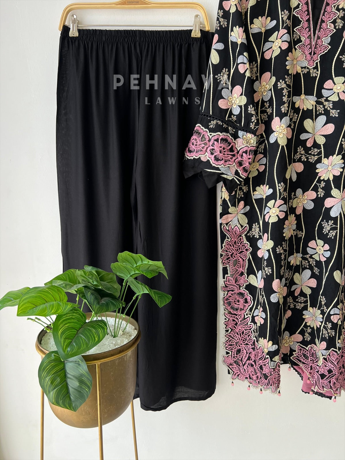 New Floral Embroidery Kurtha Suit