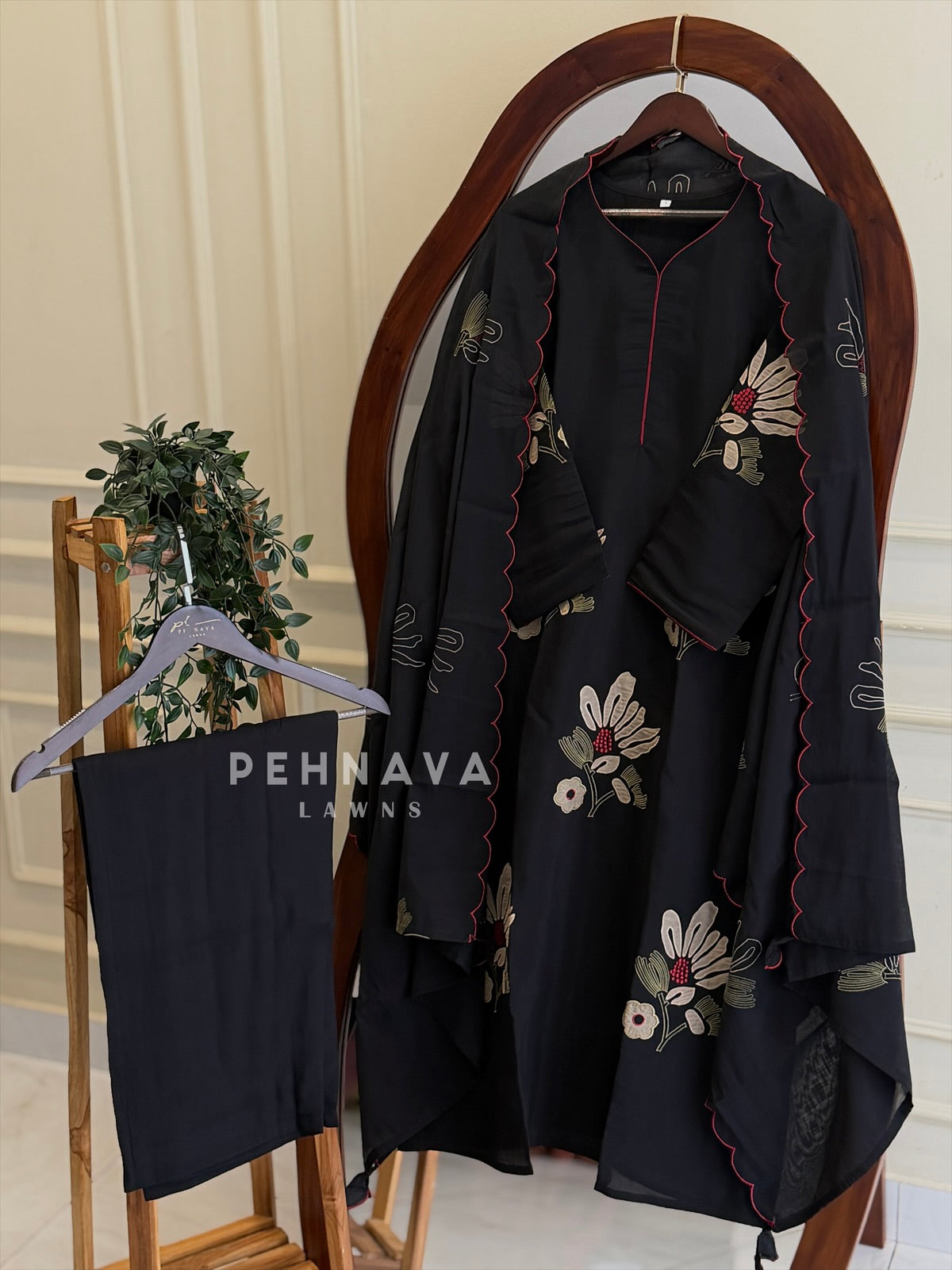 Floral Embroidered Suit Set 2006