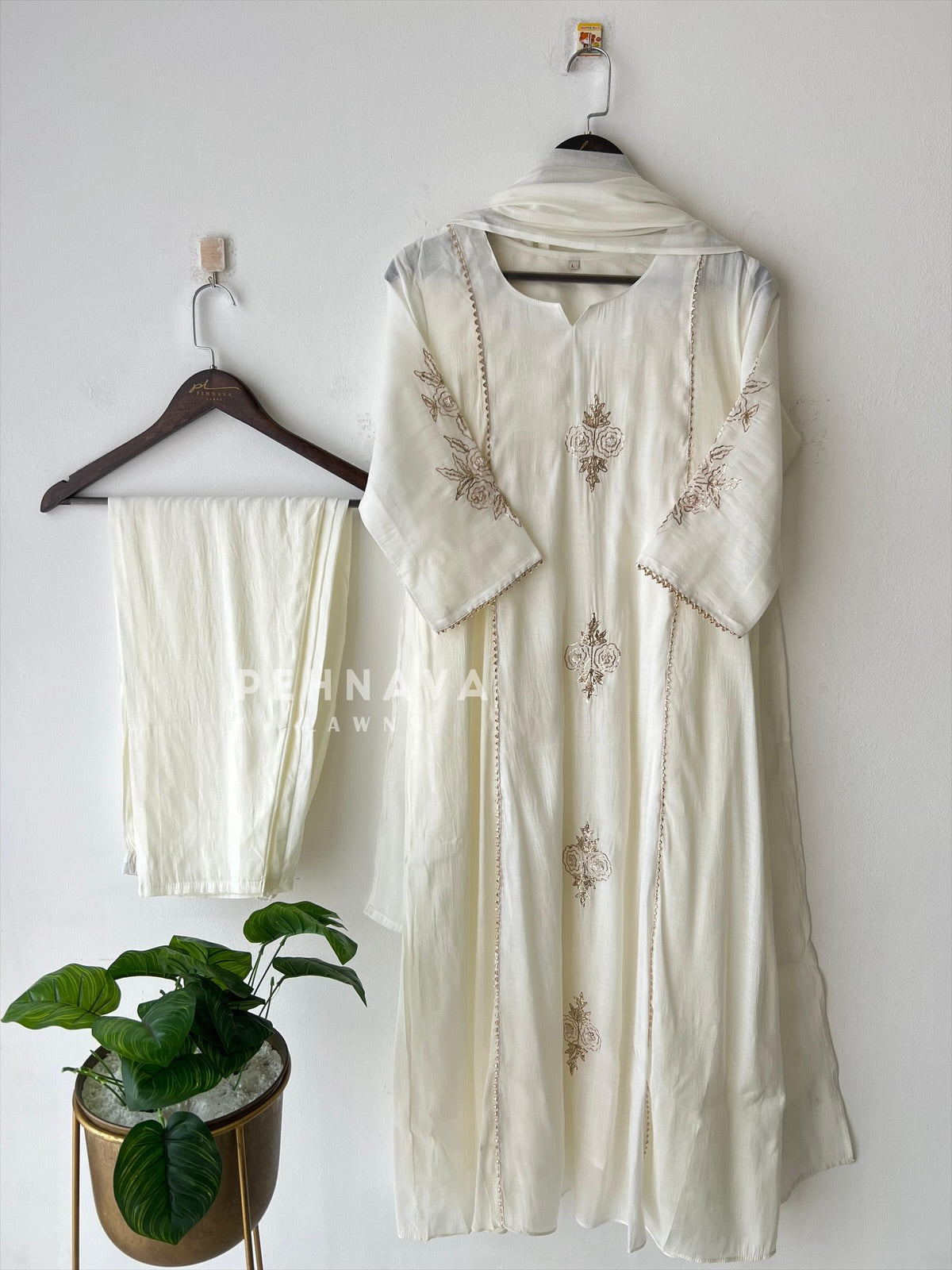 Rose Motif Embroidery Suit-4185 - Pehnava Lawns