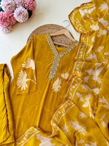 Pure crepe Suit featuring handwork detailings